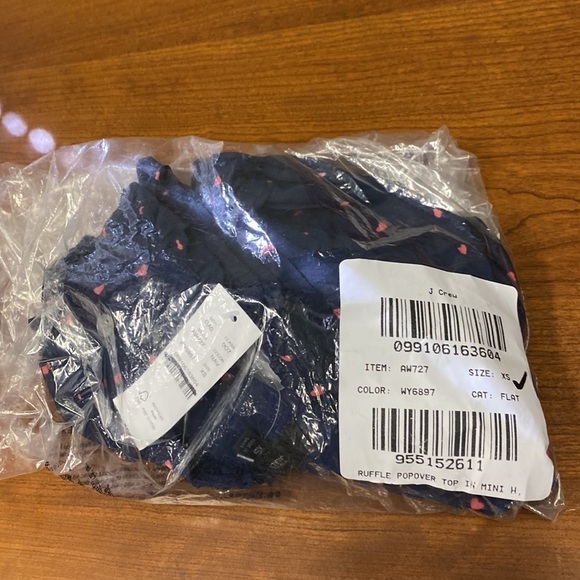 J Crew Ruffle popover top in mini hearts AW727 - Picture 2 of 3